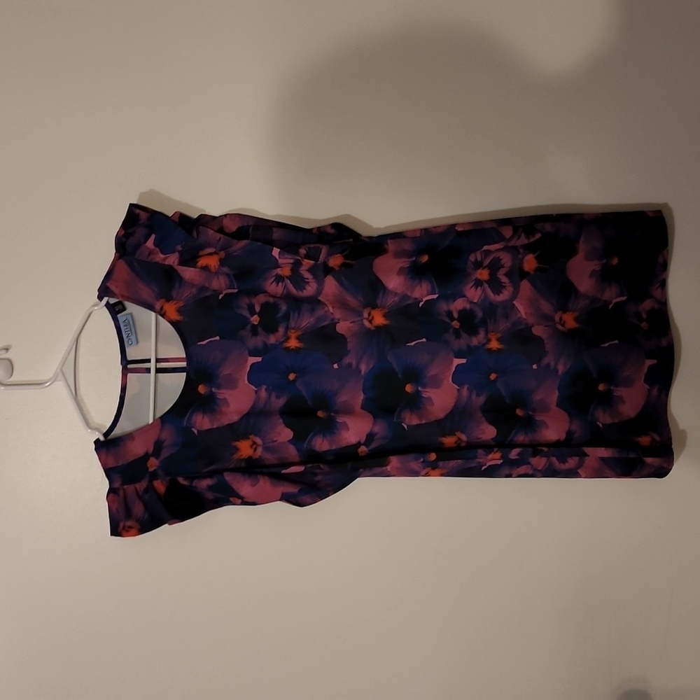 A CYNTHIA ROWLEY Dress.The dress has short butterfly sleeves. It's a size 10.